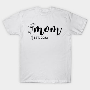 Mom 2023 Floral Name T-Shirt